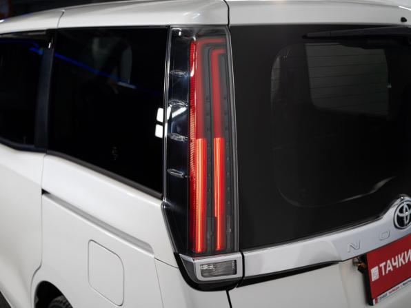 Toyota Noah III (R80) Рестайлинг с пробегом 2020 года, цена 2 170 300 рублей, 150748 км, минивэн, Автокод Объявления