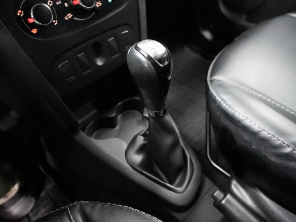Renault Logan II Рестайлинг с пробегом 2021 года, цена 1 275 000 рублей, 82940 км, седан, Автокод Объявления