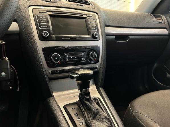 Skoda Octavia II (A5) Рестайлинг с пробегом 2011 года, цена 936 909 рублей, 183659 км, лифтбек, Автокод Объявления