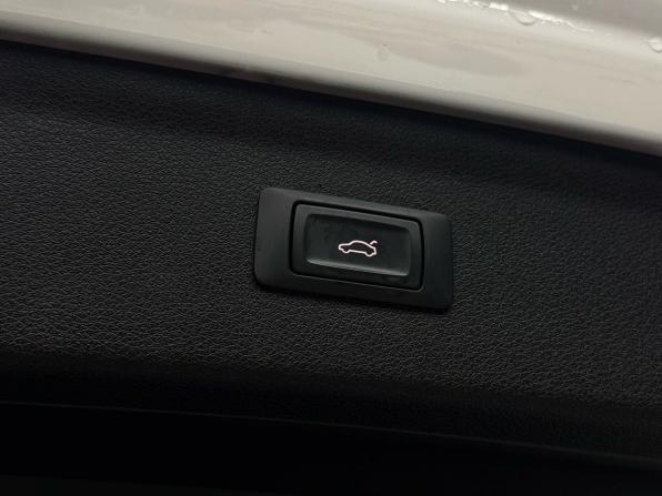 Audi Q3 I (8U) Рестайлинг с пробегом 2018 года, цена 2 599 000 рублей, 125462 км, внедорожник, Автокод Объявления