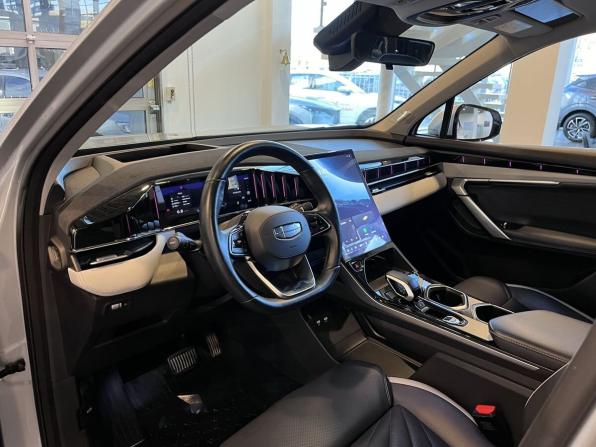 Geely Atlas II с пробегом 2023 года, цена 2 740 000 рублей, 30753 км, внедорожник, Автокод Объявления