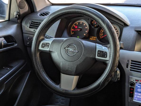Opel Astra H Рестайлинг с пробегом 2010 года, цена 659 900 рублей, 250700 км, седан, Автокод Объявления