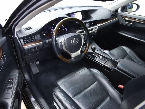 Lexus ES VI с пробегом 2012 года, цена 2 270 000 рублей, 220000 км, седан, Автокод Объявления