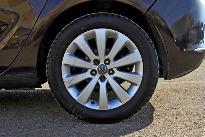 Opel Astra J Рестайлинг с пробегом 2013 года, цена 664 000 рублей, 215168 км, хэтчбек, Автокод Объявления