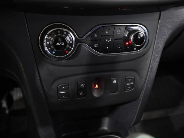 Renault Logan II Рестайлинг с пробегом 2020 года, цена 1 070 000 рублей, 153605 км, седан, Автокод Объявления