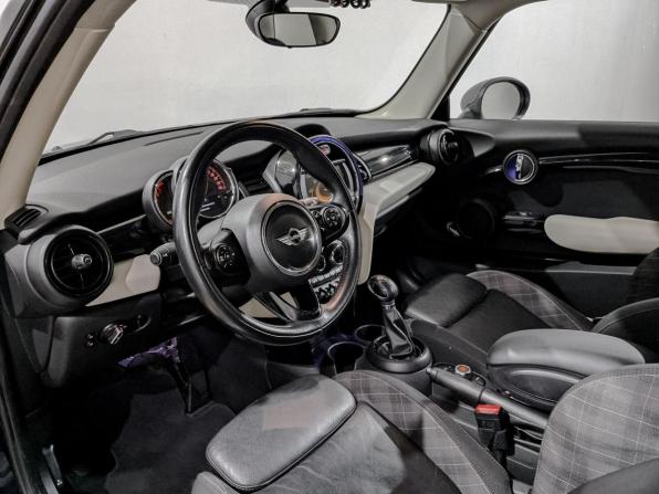 Mini Hatch III (F55/F56) Рестайлинг с пробегом 2018 года, цена 1 695 000 рублей, 100450 км, хэтчбек, Автокод Объявления
