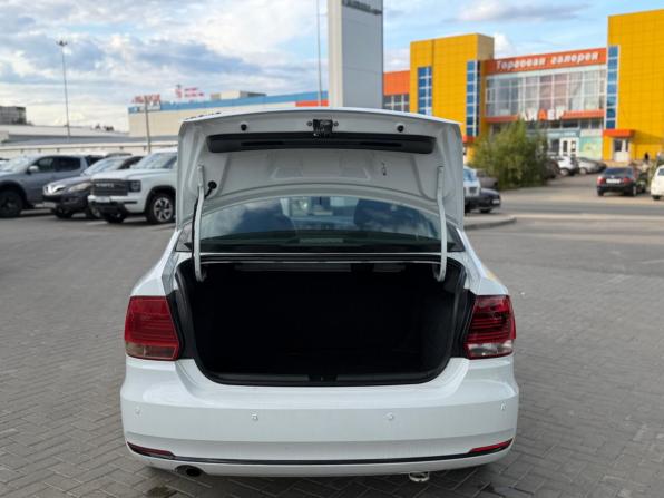 Volkswagen Polo V Рестайлинг с пробегом 2015 года, цена 850 000 рублей, 135935 км, седан, Автокод Объявления
