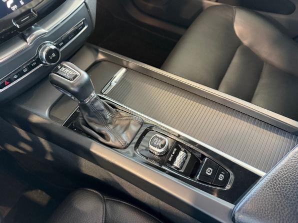 Volvo XC60 II с пробегом 2018 года, цена 2 855 900 рублей, 177641 км, внедорожник, Автокод Объявления