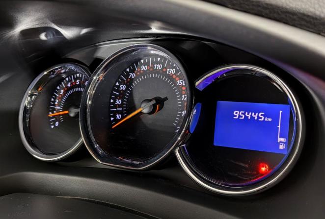 Renault Sandero II с пробегом 2015 года, цена 899 000 рублей, 95387 км, хэтчбек, Автокод Объявления