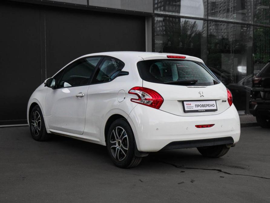 Peugeot 208 I Москва  - изображение 7