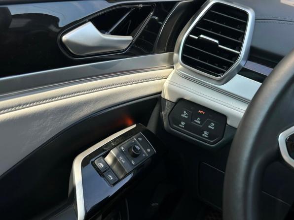 Volkswagen ID.6 с пробегом 2023 года, цена 3 545 700 рублей, 29325 км, внедорожник, Автокод Объявления