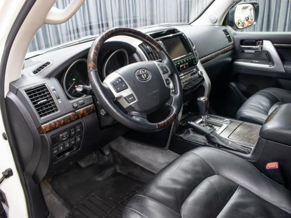 Toyota Land Cruiser 200 Series Рестайлинг 1 с пробегом 2014 года, цена 4 949 000 рублей, 121480 км, внедорожник, Автокод Объявления