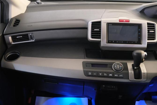 Honda Freed I Рестайлинг 2 с пробегом 2015 года, цена 1 499 000 рублей, 138200 км, компактвэн, Автокод Объявления
