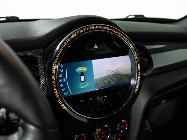 Mini Hatch III (F55/F56) Рестайлинг 2 с пробегом 2021 года, цена 2 899 700 рублей, 40133 км, хэтчбек, Автокод Объявления