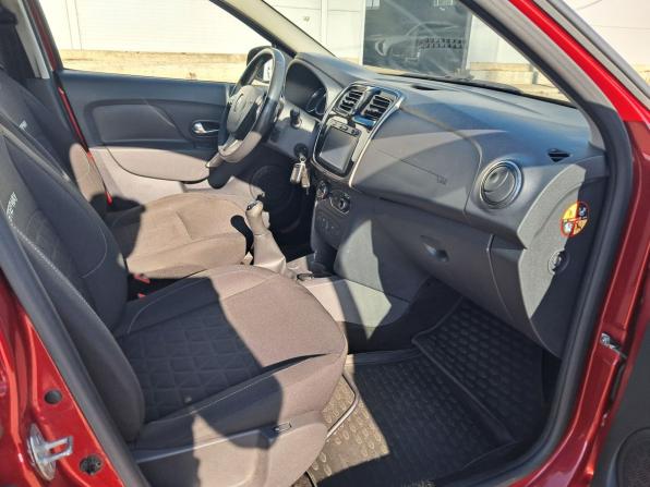 Renault Sandero II с пробегом 2017 года, цена 849 000 рублей, 174810 км, хэтчбек, Автокод Объявления