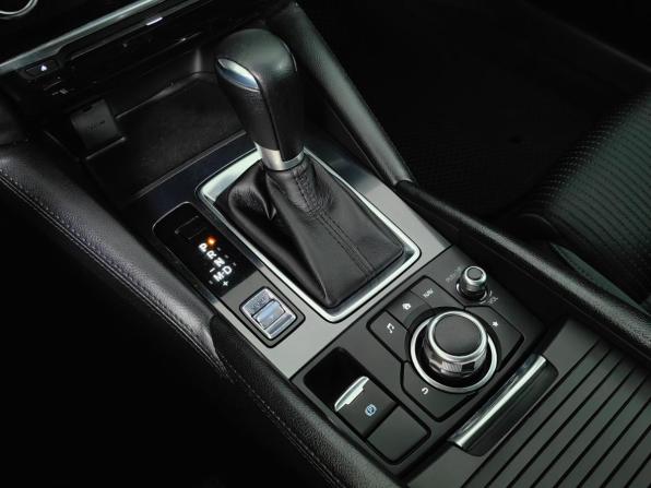 Mazda 6 III (GJ) Рестайлинг с пробегом 2015 года, цена 1 645 000 рублей, 174381 км, седан, Автокод Объявления