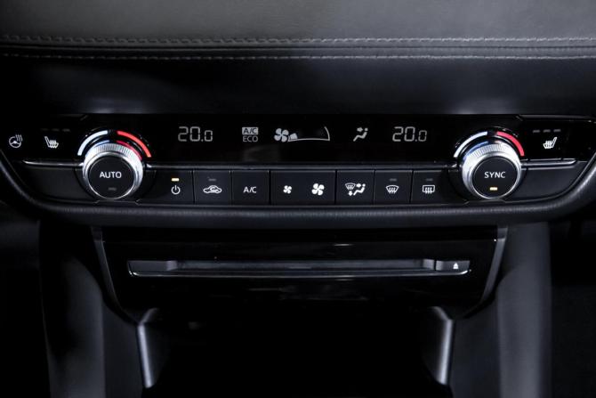 Mazda 6 III (GJ) Рестайлинг 2 с пробегом 2018 года, цена 2 399 000 рублей, 103099 км, седан, Автокод Объявления