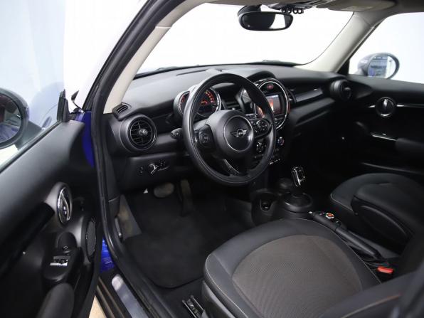 Mini Hatch III (F55/F56) Рестайлинг с пробегом 2018 года, цена 1 730 000 рублей, 69244 км, хэтчбек, Автокод Объявления