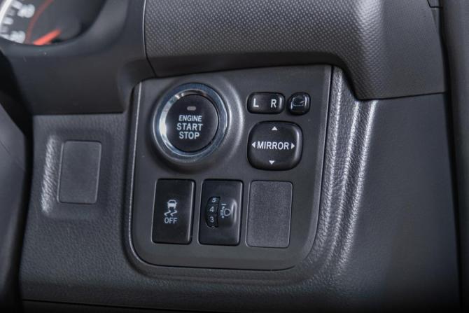 Toyota Wish II Рестайлинг с пробегом 2012 года, цена 1 259 000 рублей, 160000 км, минивэн, Автокод Объявления