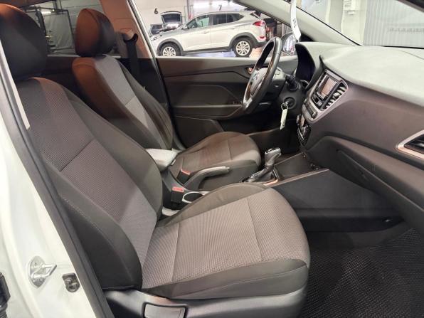 Hyundai Solaris II с пробегом 2018 года, цена 1 397 000 рублей, 125173 км, седан, Автокод Объявления