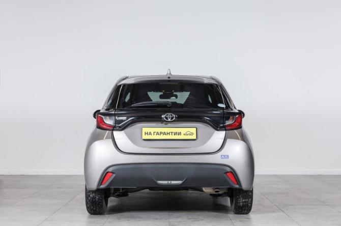 Toyota Yaris IV с пробегом 2021 года, цена 1 299 000 рублей, 86000 км, хэтчбек, Автокод Объявления