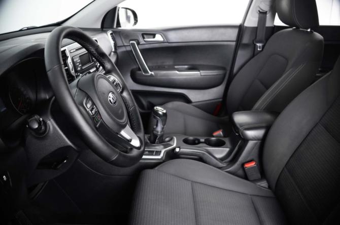 Kia Sportage IV Рестайлинг с пробегом 2018 года, цена 1 699 000 рублей, 215000 км, внедорожник, Автокод Объявления
