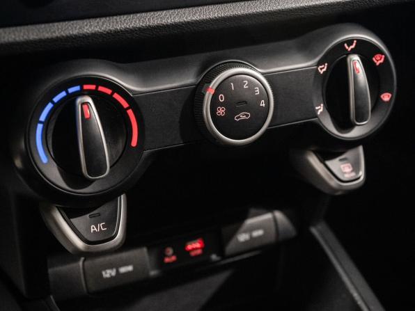 Kia Rio IV с пробегом 2018 года, цена 1 199 500 рублей, 118570 км, хэтчбек, Автокод Объявления