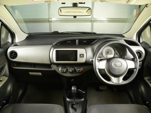Toyota Vitz III (XP130) Рестайлинг с пробегом 2015 года, цена 749 995 рублей, 233747 км, хэтчбек, Автокод Объявления