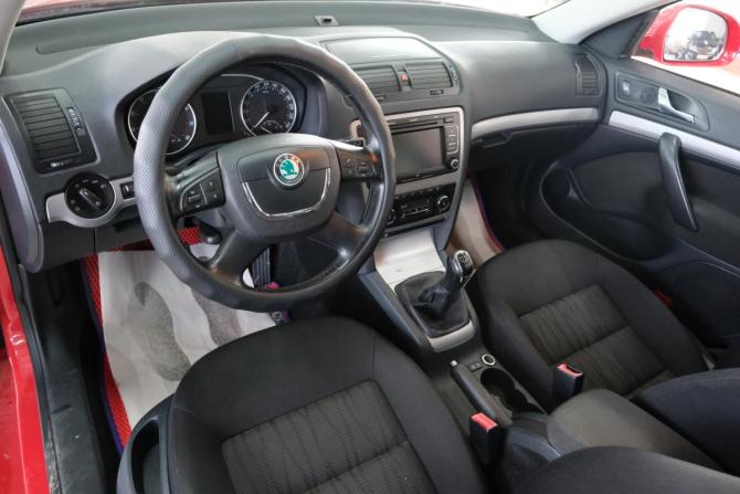 Skoda Octavia II (A5) Рестайлинг с пробегом 2012 года, цена 879 000 рублей, 254000 км, универсал, Автокод Объявления