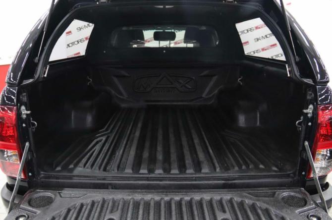 Toyota Hilux VIII с пробегом 2017 года, цена 3 030 350 рублей, 258942 км, пикап, Автокод Объявления
