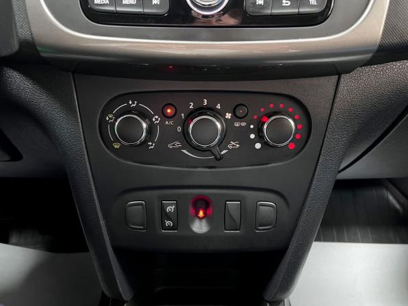 Renault Logan II Рестайлинг с пробегом 2021 года, цена 1 195 000 рублей, 115551 км, седан, Автокод Объявления