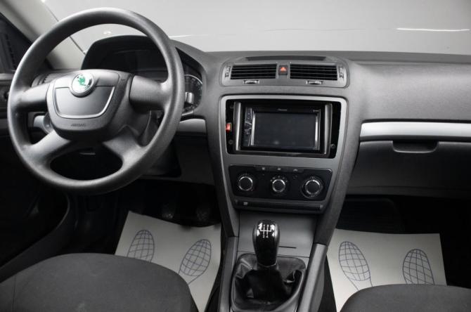 Skoda Octavia II (A5) Рестайлинг с пробегом 2011 года, цена 699 000 рублей, 242000 км, лифтбек, Автокод Объявления