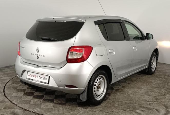 Renault Sandero II с пробегом 2015 года, цена 915 000 рублей, 100837 км, хэтчбек, Автокод Объявления