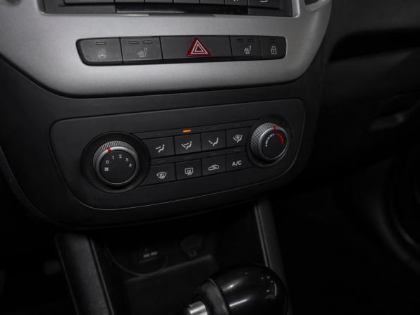 Kia Venga I Рестайлинг с пробегом 2015 года, цена 1 075 000 рублей, 171664 км, минивэн, Автокод Объявления