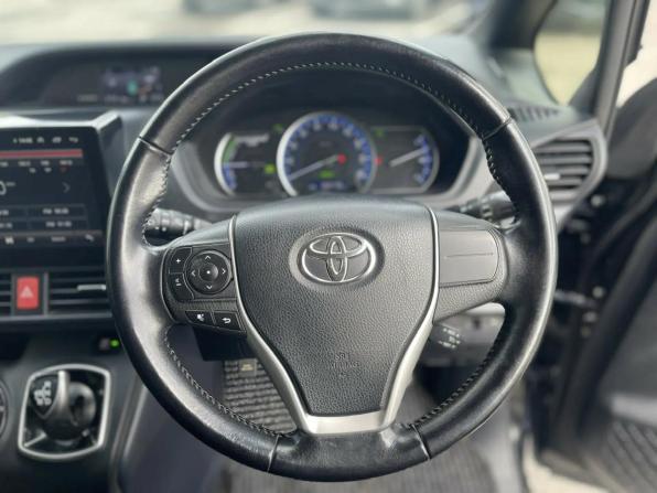Toyota Voxy III (R80) с пробегом 2015 года, цена 1 785 000 рублей, 152470 км, минивэн, Автокод Объявления