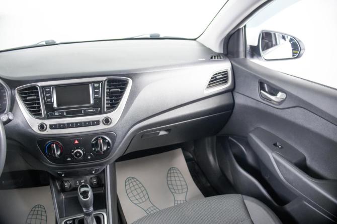 Hyundai Solaris II с пробегом 2018 года, цена 1 429 000 рублей, 175000 км, седан, Автокод Объявления