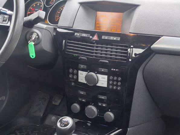 Opel Astra H Рестайлинг с пробегом 2008 года, цена 399 000 рублей, 306031 км, седан, Автокод Объявления