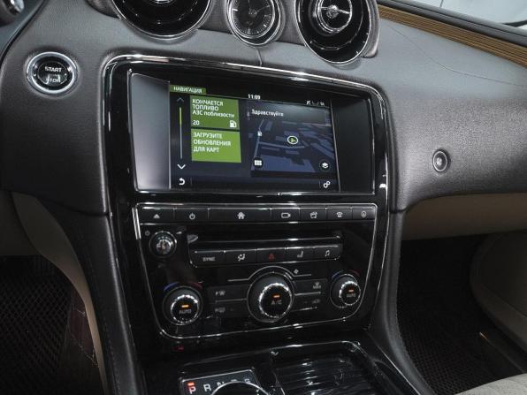 Jaguar XJ IV (X351) Рестайлинг с пробегом 2016 года, цена 2 730 000 рублей, 112570 км, седан, Автокод Объявления