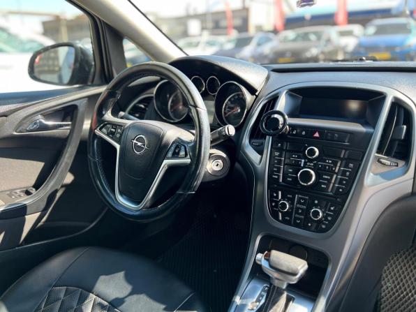 Opel Astra J Рестайлинг с пробегом 2012 года, цена 700 000 рублей, 221000 км, хэтчбек, Автокод Объявления