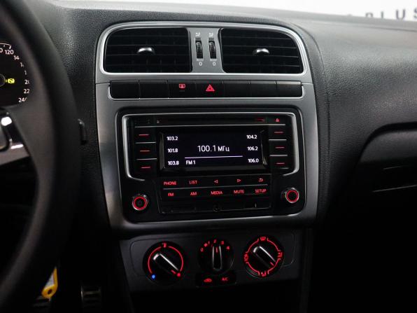 Volkswagen Polo V Рестайлинг с пробегом 2016 года, цена 1 199 000 рублей, 90600 км, седан, Автокод Объявления