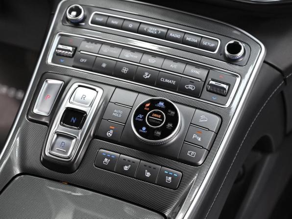 Hyundai Santa Fe IV Рестайлинг с пробегом 2021 года, цена 2 949 000 рублей, 82000 км, внедорожник, Автокод Объявления
