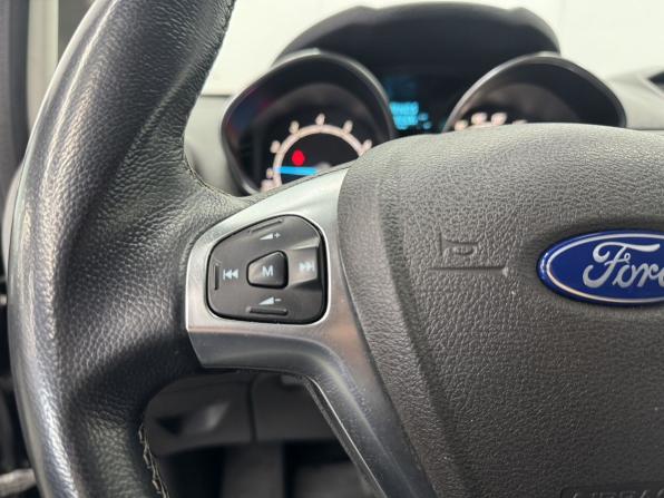 Ford Fiesta Mk6 Рестайлинг с пробегом 2016 года, цена 899 000 рублей, 96506 км, седан, Автокод Объявления