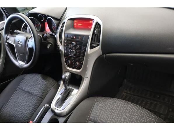 Opel Astra J Рестайлинг с пробегом 2013 года, цена 779 000 рублей, 206039 км, седан, Автокод Объявления