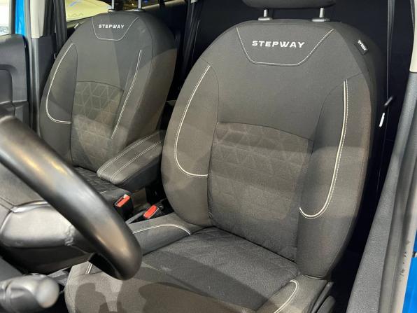 Renault Logan II Рестайлинг с пробегом 2018 года, цена 1 300 000 рублей, 86744 км, седан, Автокод Объявления