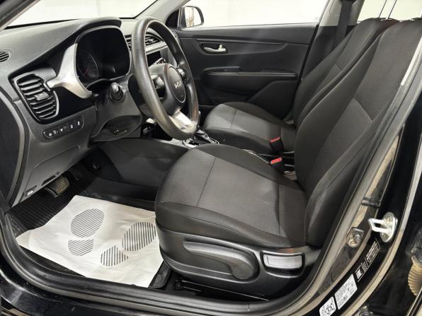 Kia Rio IV Рестайлинг с пробегом 2021 года, цена 1 690 000 рублей, 55874 км, седан, Автокод Объявления