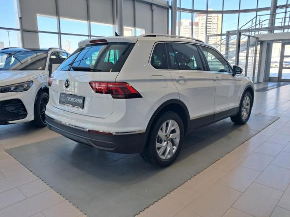 Volkswagen Tiguan II Рестайлинг с пробегом 2021 года, цена 2 660 000 рублей, 50562 км, внедорожник, Автокод Объявления