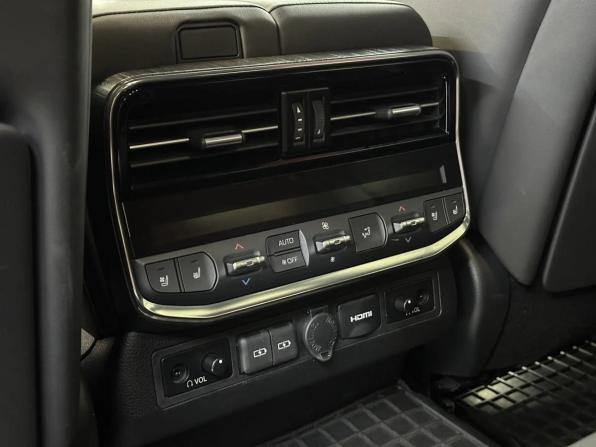 Toyota Land Cruiser 300 Series с пробегом 2022 года, цена 11 490 000 рублей, 15649 км, внедорожник, Автокод Объявления
