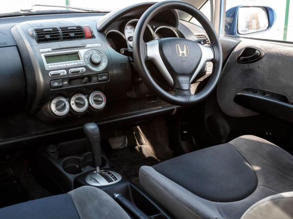 Honda Fit I с пробегом 2004 года, цена 389 000 рублей, 175660 км, хэтчбек, Автокод Объявления