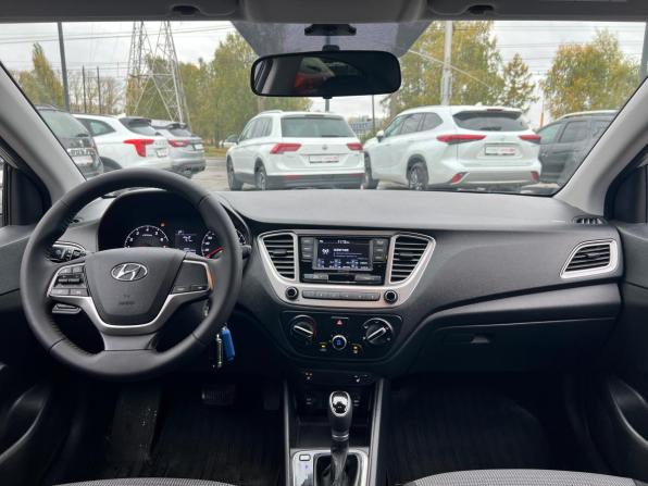 Hyundai Solaris II Рестайлинг с пробегом 2021 года, цена 1 579 700 рублей, 49768 км, седан, Автокод Объявления