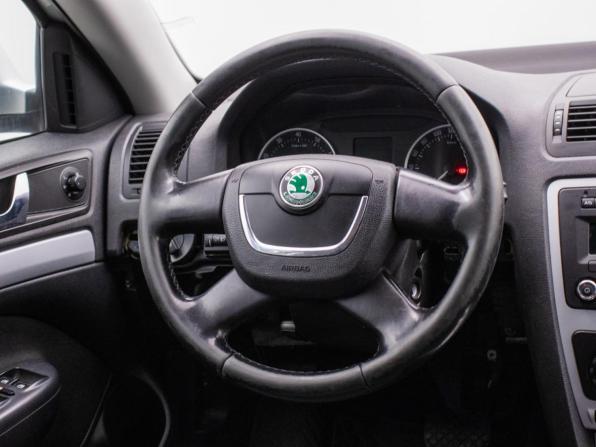 Skoda Octavia II (A5) Рестайлинг с пробегом 2011 года, цена 548 000 рублей, 276916 км, лифтбек, Автокод Объявления